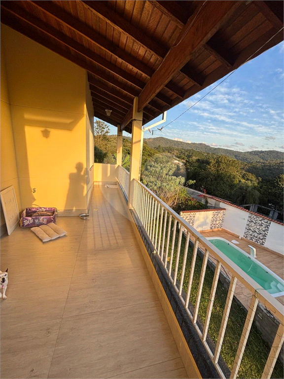 Sobrado com 3 suítes, piscina e espaço gourmet completo
