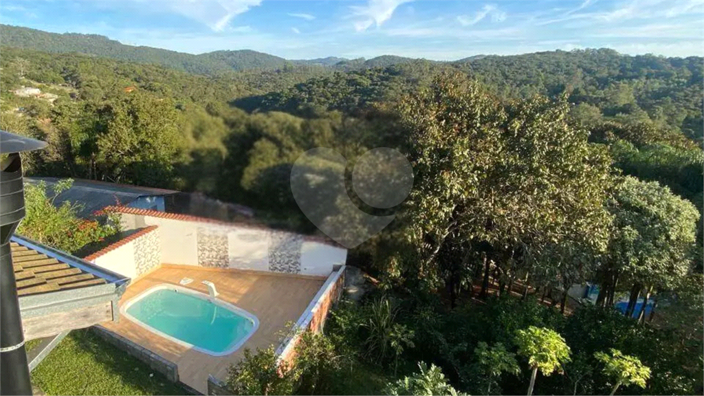 Sobrado com 3 suítes, piscina e espaço gourmet completo