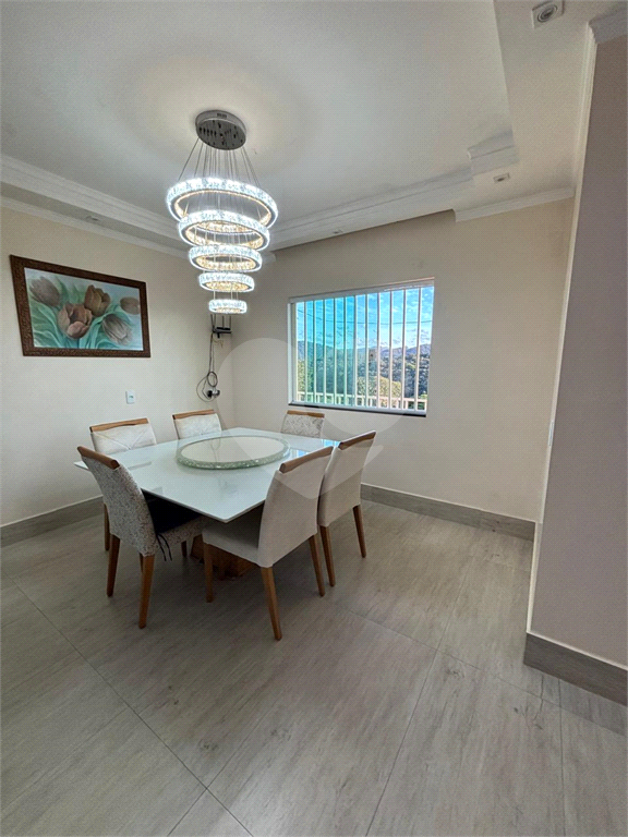 Sobrado com 3 suítes, piscina e espaço gourmet completo