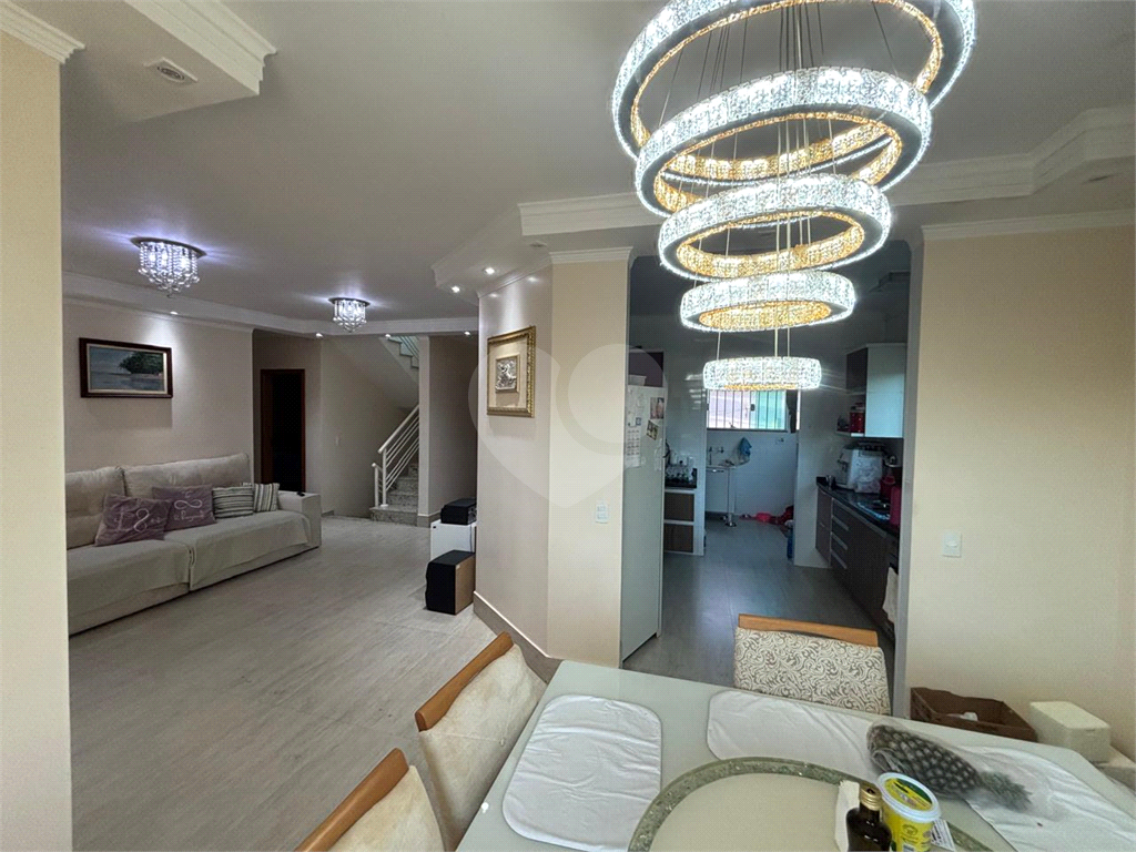 Sobrado com 3 suítes, piscina e espaço gourmet completo