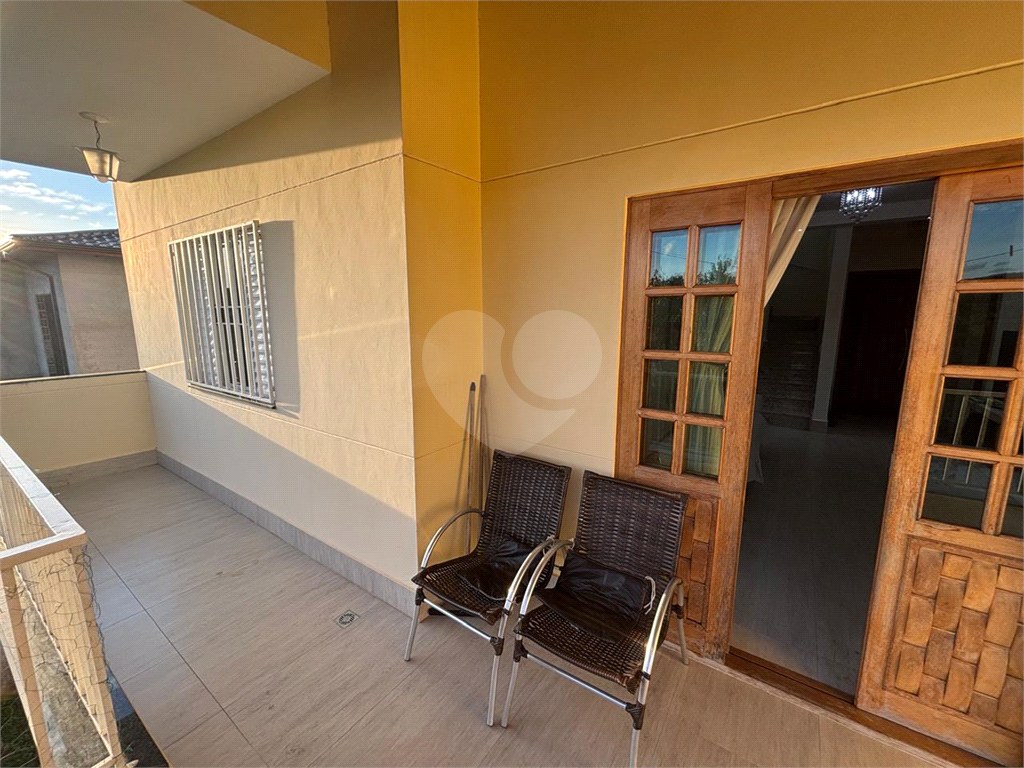 Sobrado com 3 suítes, piscina e espaço gourmet completo