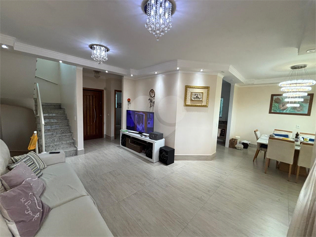 Sobrado com 3 suítes, piscina e espaço gourmet completo