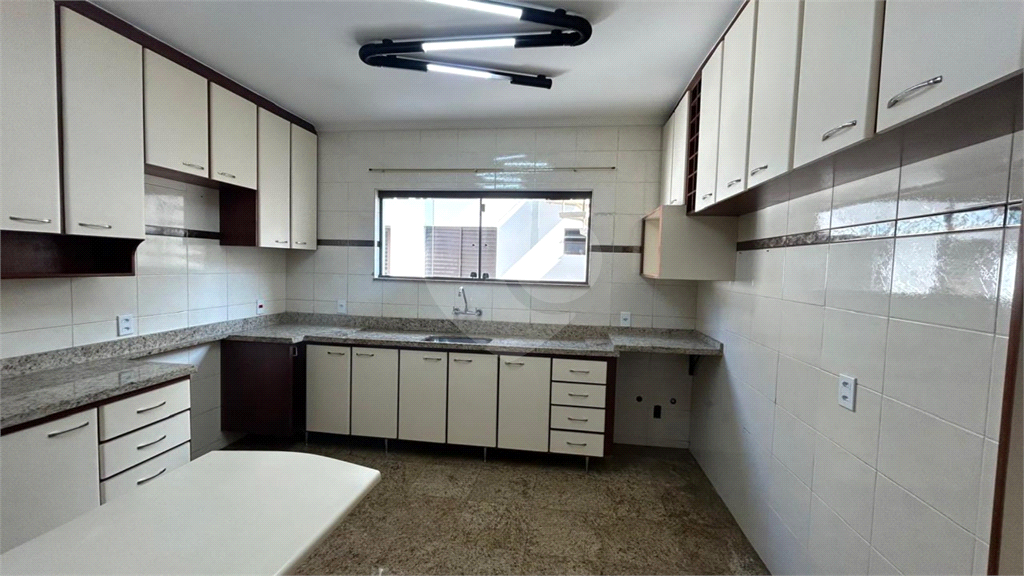 Venda e locção - Casa no Parque das Nações; 3 dorms com suíte; closet; varanda; hidro; churrasqueira; 255m²