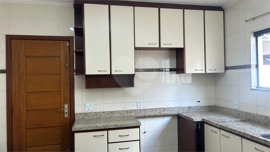 Venda e locção - Casa no Parque das Nações; 3 dorms com suíte; closet; varanda; hidro; churrasqueira; 255m²