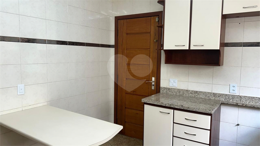 Venda e locção - Casa no Parque das Nações; 3 dorms com suíte; closet; varanda; hidro; churrasqueira; 255m²