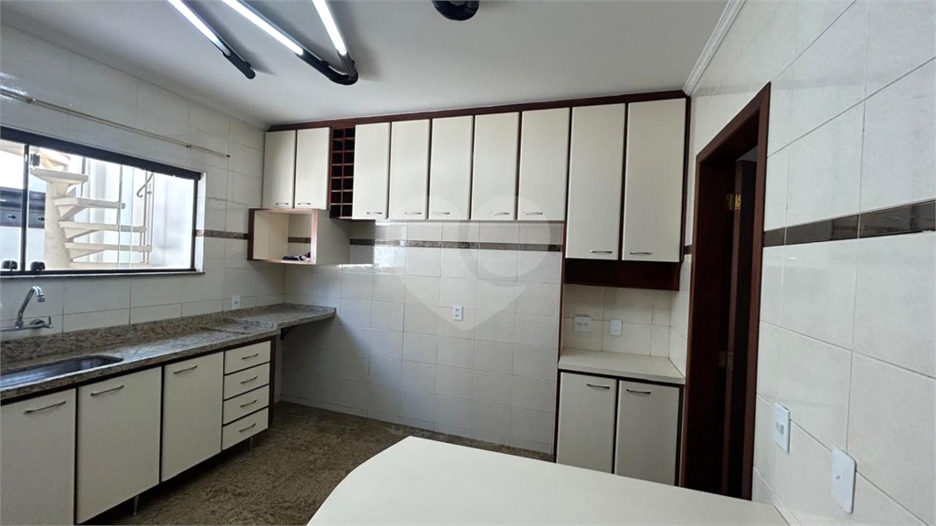 Venda e locção - Casa no Parque das Nações; 3 dorms com suíte; closet; varanda; hidro; churrasqueira; 255m²