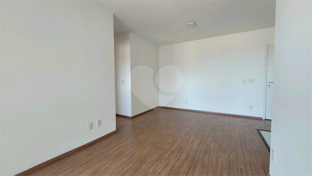 APARTAMENTO COM VARANDA