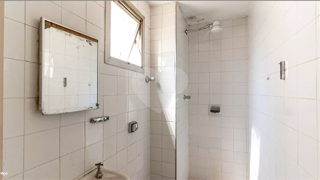 Este elegante apartamento em Higienópolis oferece 224m² de área muito bem distribuída, perfeito para quem valoriza conforto