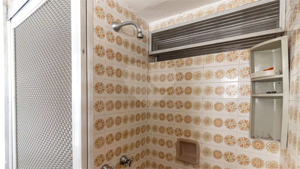 Este elegante apartamento em Higienópolis oferece 224m² de área muito bem distribuída, perfeito para quem valoriza conforto
