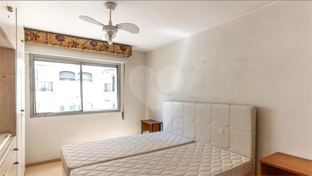 Este elegante apartamento em Higienópolis oferece 224m² de área muito bem distribuída, perfeito para quem valoriza conforto
