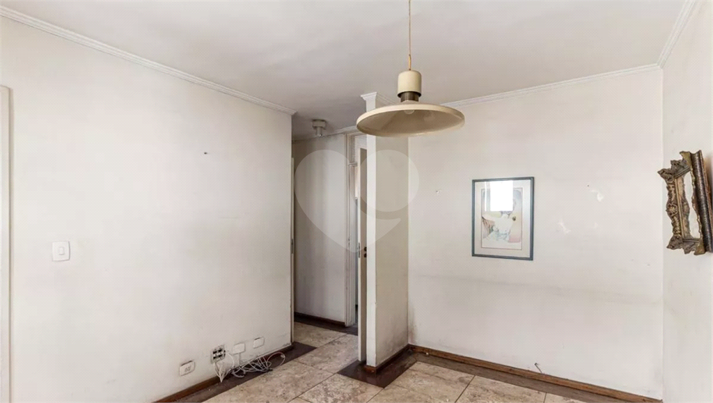 Este elegante apartamento em Higienópolis oferece 224m² de área muito bem distribuída, perfeito para quem valoriza conforto