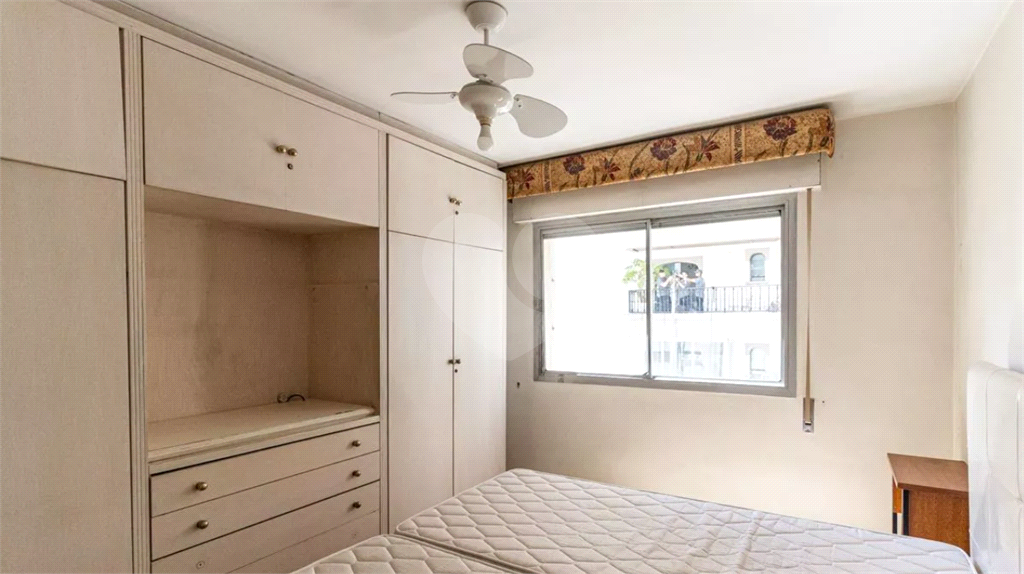 Este elegante apartamento em Higienópolis oferece 224m² de área muito bem distribuída, perfeito para quem valoriza conforto