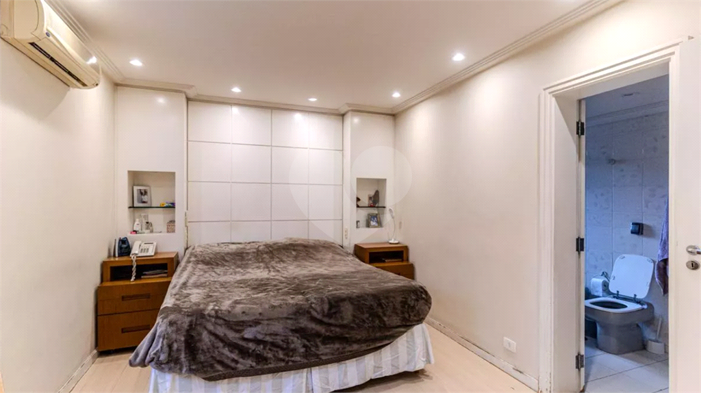 Apartamento à venda com 136m², 4 quartos e 2 vagas