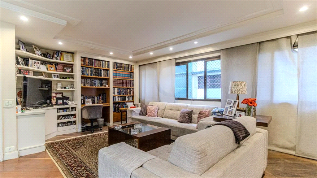 Apartamento à venda com 136m², 4 quartos e 2 vagas