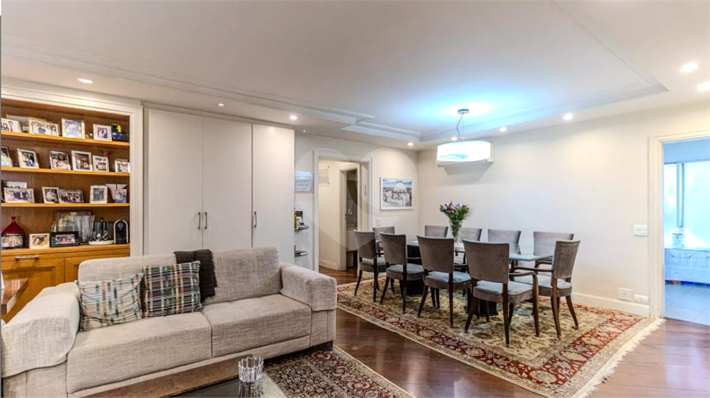 Apartamento à venda com 136m², 4 quartos e 2 vagas