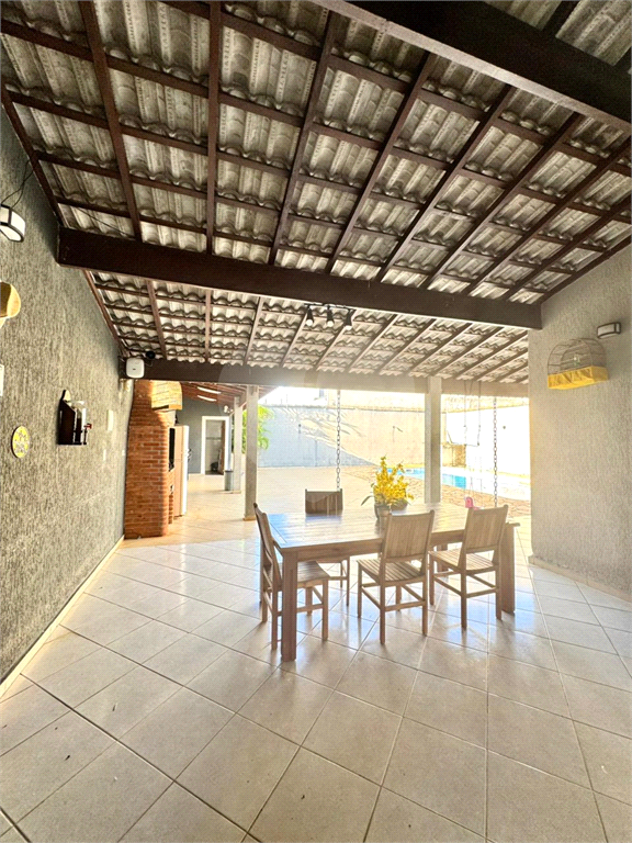 Casa com 3 suítes sendo 1 suíte no térreo, são 230 metros de construção