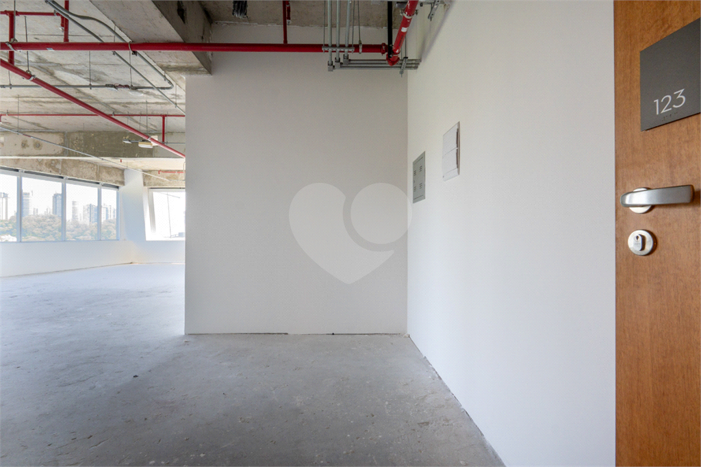 Sala comercial 127 m² na Chácara Santo Antônio com acesso direto à CPTM João Dias