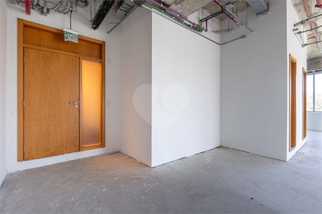Sala comercial 127 m² na Chácara Santo Antônio com acesso direto à CPTM João Dias