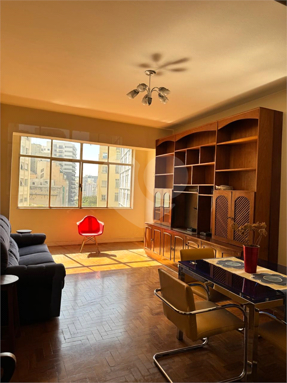 Localizado na rua das palmeira, este espaçoso apartamento de 85 metros quadrados oferece um ambiente confortável!!
