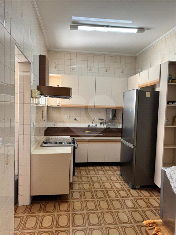 Localizado na rua das palmeira, este espaçoso apartamento de 85 metros quadrados oferece um ambiente confortável!!