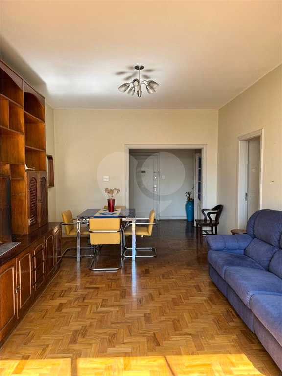 Localizado na rua das palmeira, este espaçoso apartamento de 85 metros quadrados oferece um ambiente confortável!!