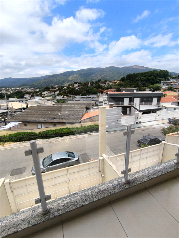 Casa com 3 suítes e 118 metros construídos no bairro Maristela em Atibaia