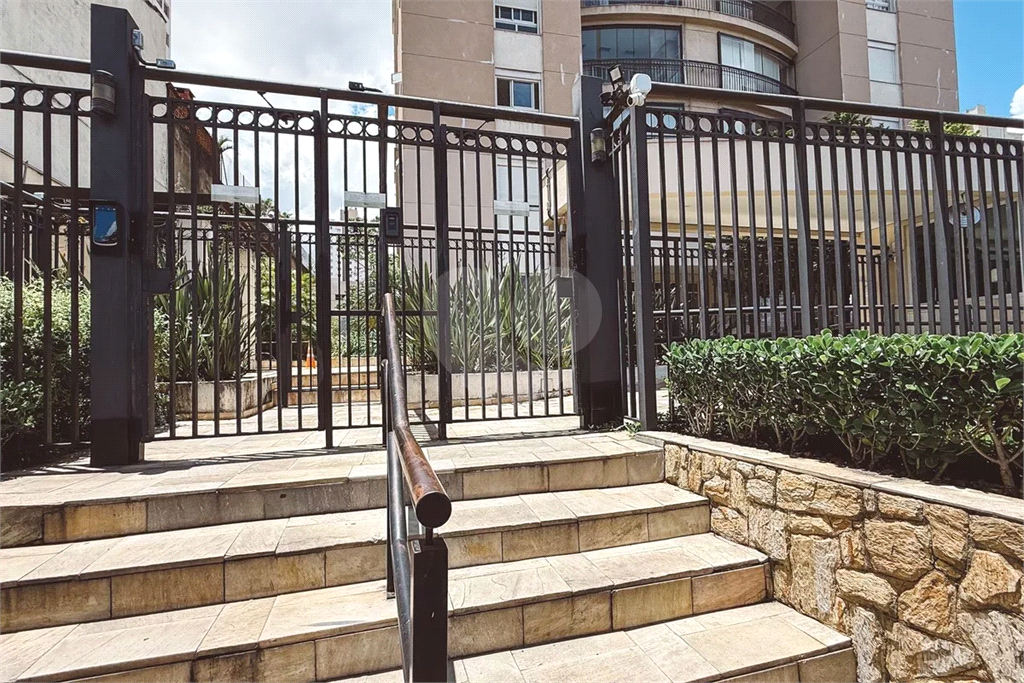 Apartamento à venda com 138m², 3 suítes e 2 vagas de garagem 