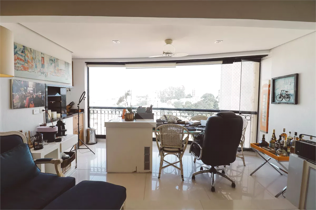 Apartamento à venda com 138m², 3 suítes e 2 vagas de garagem 