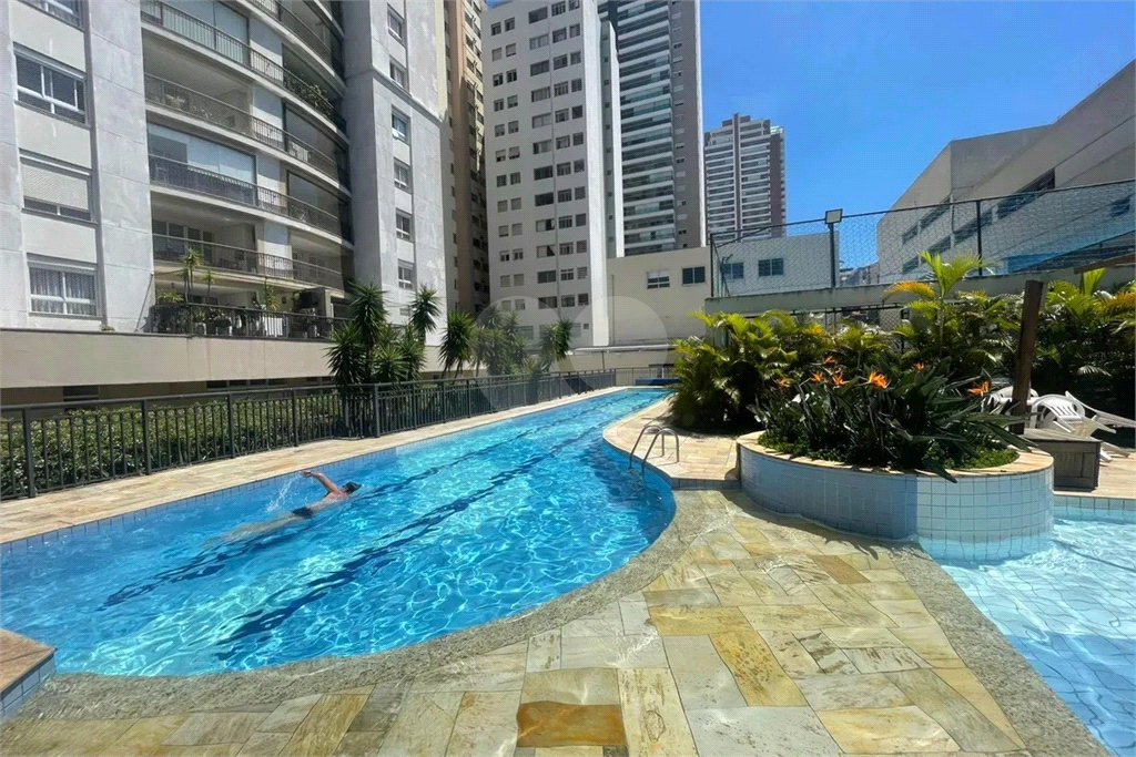 Apartamento à venda com 138m², 3 suítes e 2 vagas de garagem 