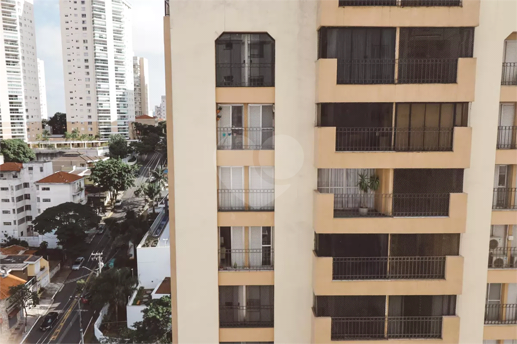 Apartamento à venda com 138m², 3 suítes e 2 vagas de garagem 