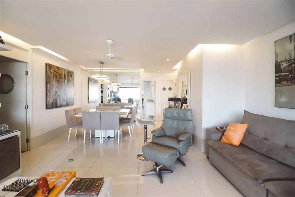 Apartamento à venda com 138m², 3 suítes e 2 vagas de garagem 