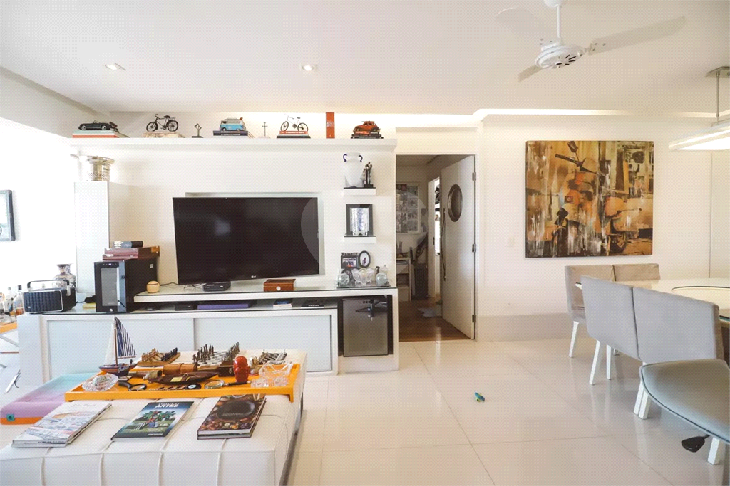 Apartamento à venda com 138m², 3 suítes e 2 vagas de garagem 