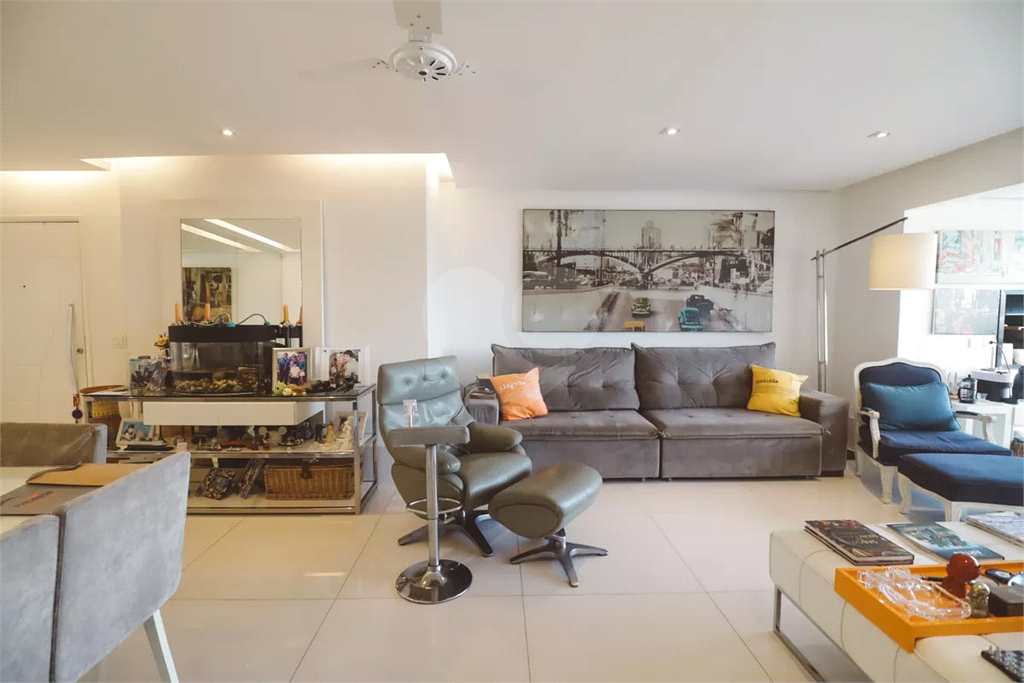 Apartamento à venda com 138m², 3 suítes e 2 vagas de garagem 