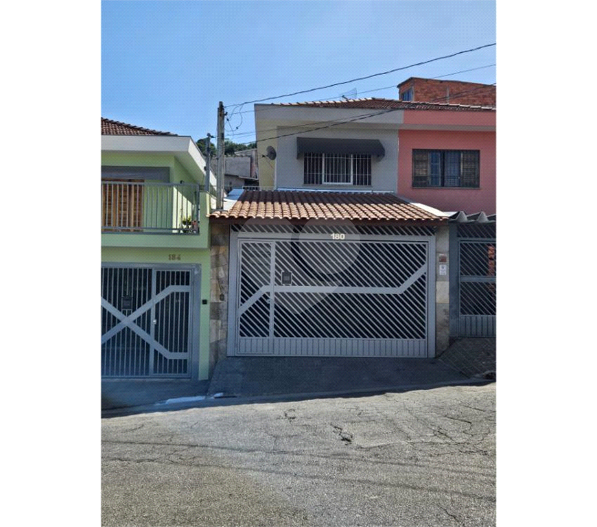 Sobrado com 3 dormitórios 1 suíte à Venda, 131 m² reformado com Área Gourmet completa