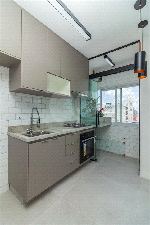 Cobertura à venda com 3 quartos e 2 vagas em Pinheiros.