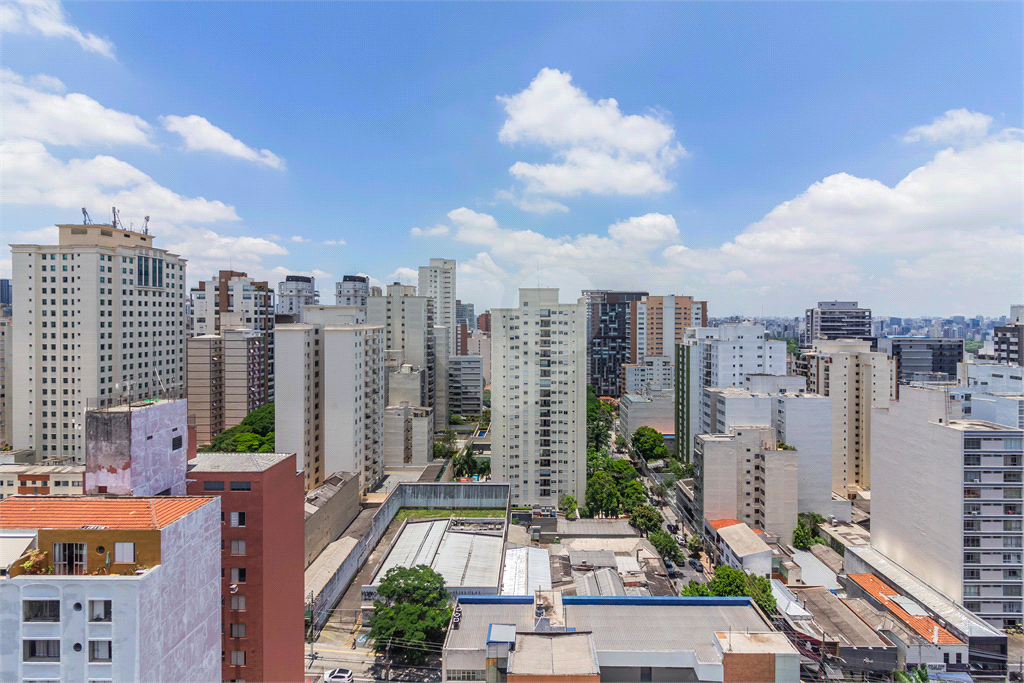 Cobertura à venda com 3 quartos e 2 vagas em Pinheiros.