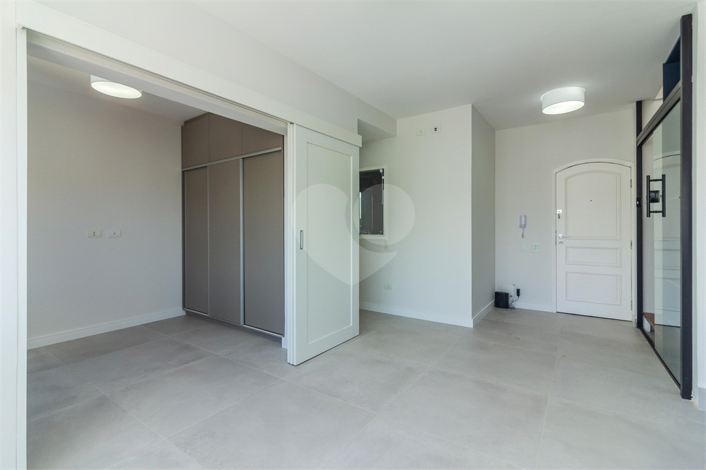 Cobertura à venda com 3 quartos e 2 vagas em Pinheiros.