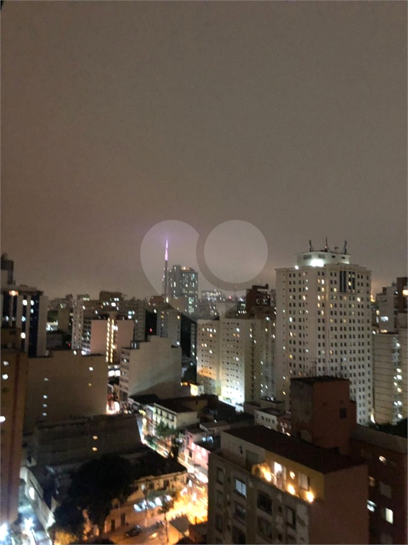 Cobertura à venda com 3 quartos e 2 vagas em Pinheiros.