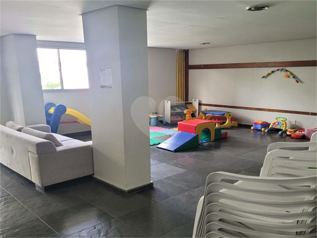 Cobertura à venda com 3 quartos e 2 vagas em Pinheiros.