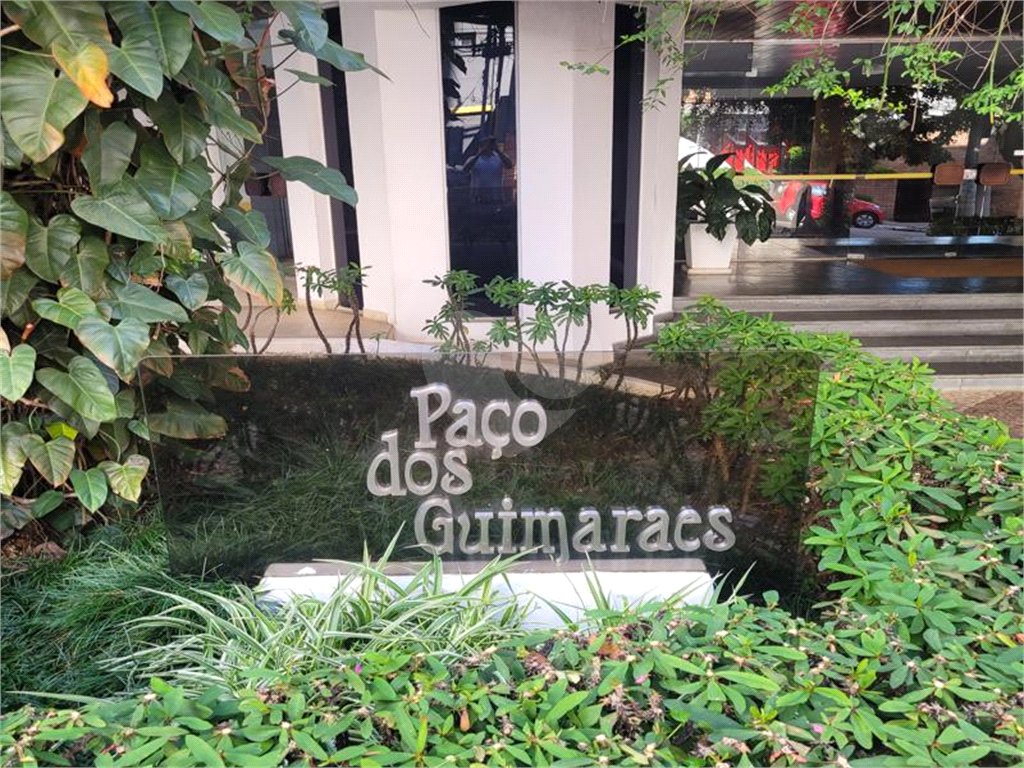 Cobertura à venda com 3 quartos e 2 vagas em Pinheiros.