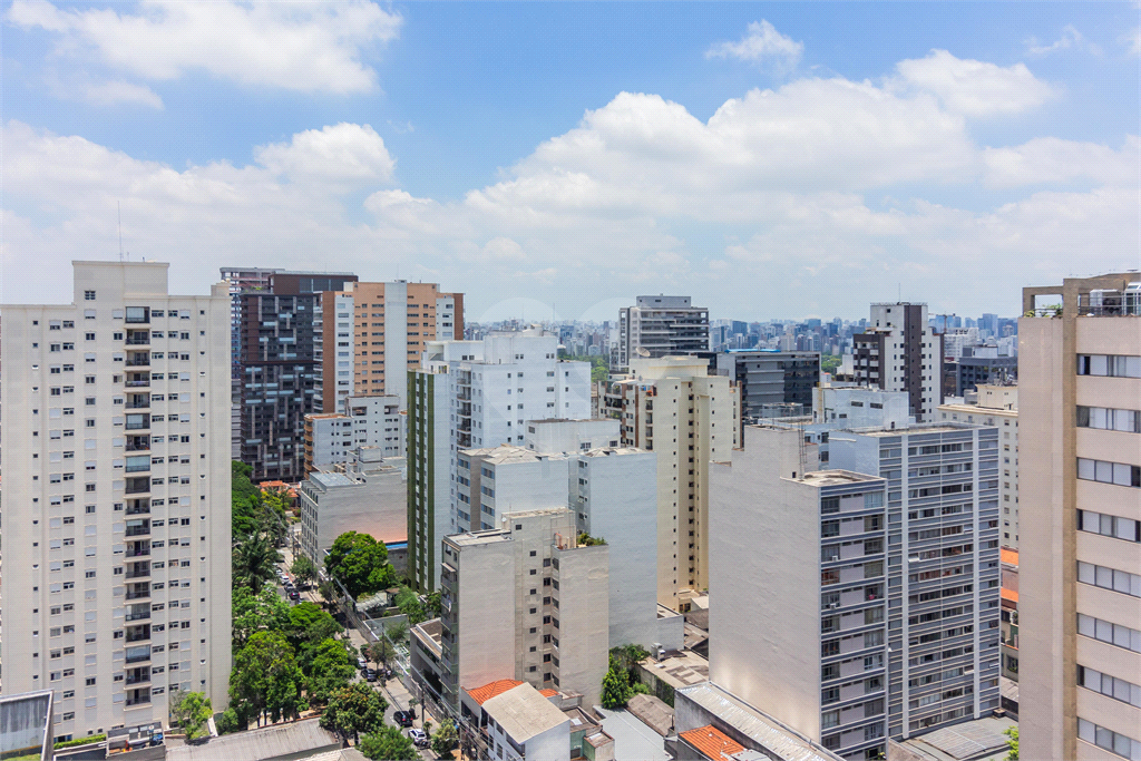 Cobertura à venda com 3 quartos e 2 vagas em Pinheiros.