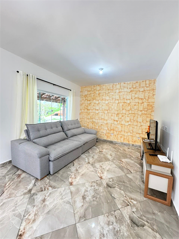 Linda casa nova estilo chácara com lote 1680 metros 3 dormitórios (1 suíte)