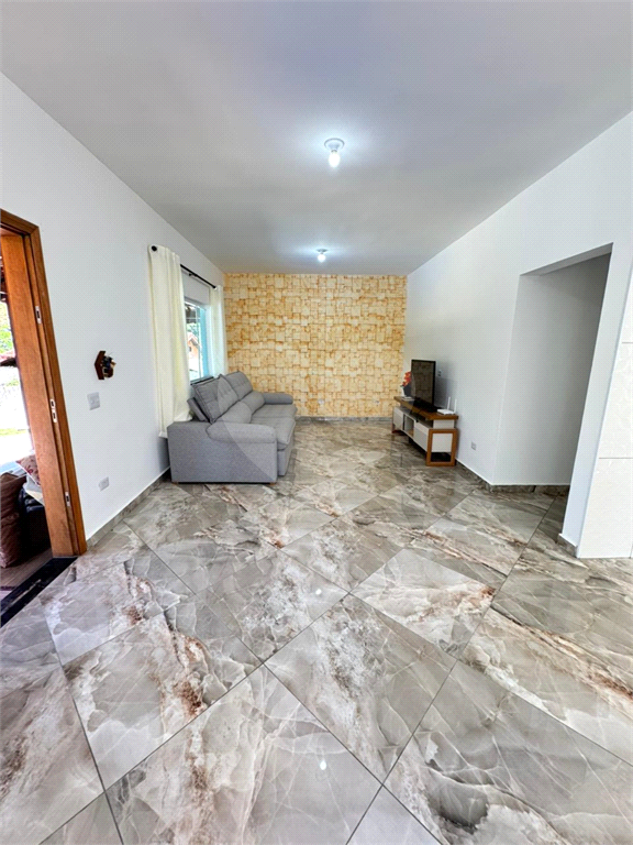 Linda casa nova estilo chácara com lote 1680 metros 3 dormitórios (1 suíte)