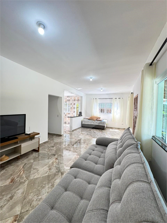 Linda casa nova estilo chácara com lote 1680 metros 3 dormitórios (1 suíte)