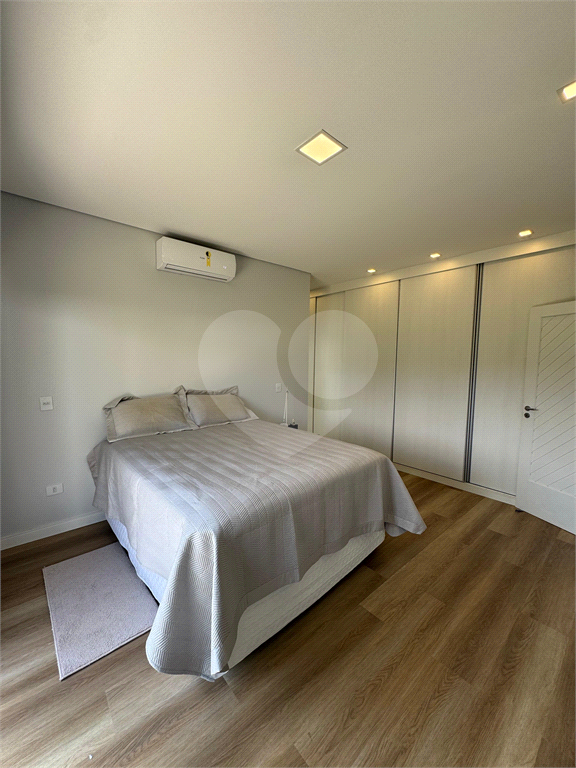 Linda Casa de frente para o lago com 5 suítes em Condomínio de Alto Padrão com lazer completo