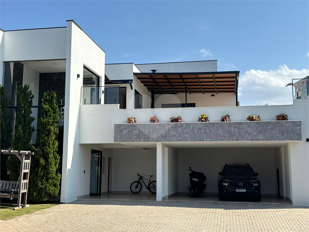 Linda Casa de frente para o lago com 5 suítes em Condomínio de Alto Padrão com lazer completo