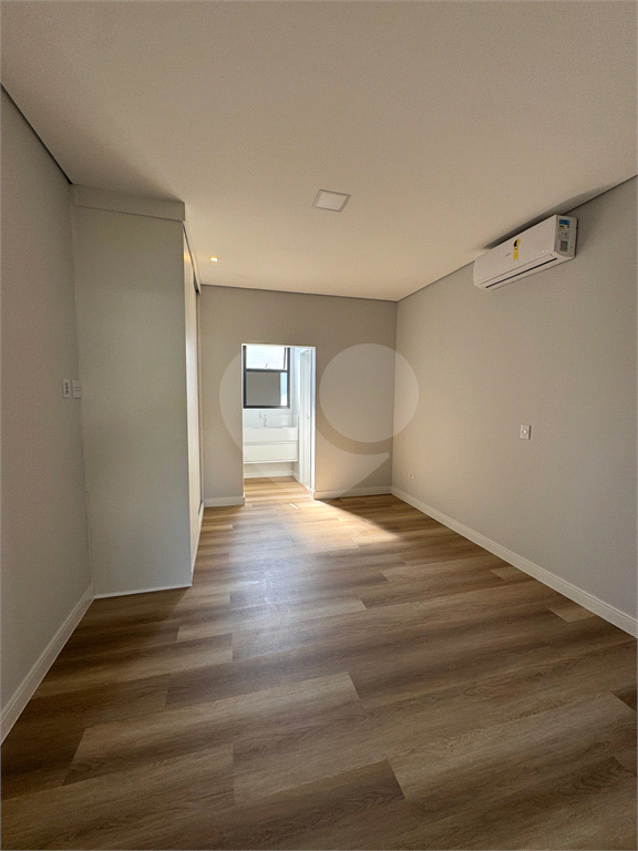Linda Casa de frente para o lago com 5 suítes em Condomínio de Alto Padrão com lazer completo