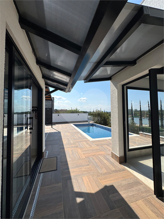 Linda Casa de frente para o lago com 5 suítes em Condomínio de Alto Padrão com lazer completo