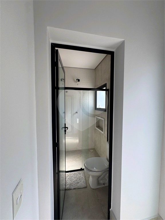 Linda Casa de frente para o lago com 5 suítes em Condomínio de Alto Padrão com lazer completo