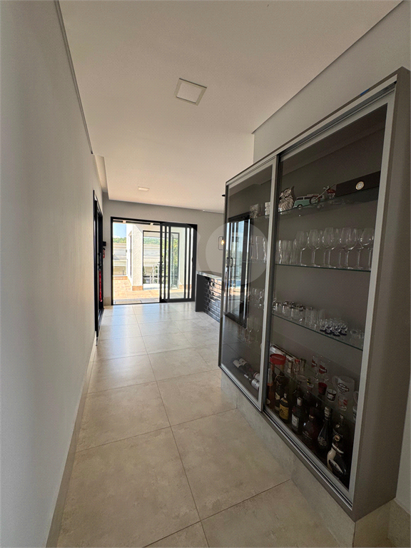 Linda Casa de frente para o lago com 5 suítes em Condomínio de Alto Padrão com lazer completo